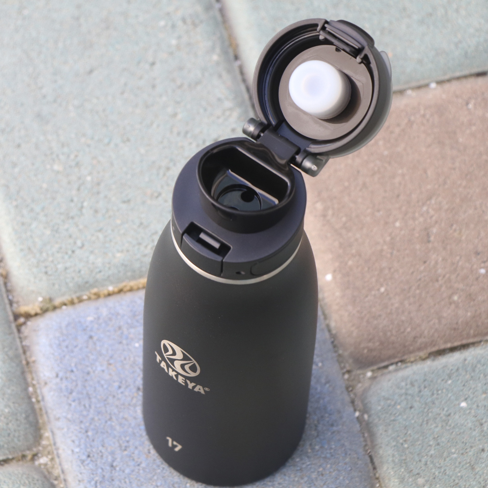 Traveler FlipLock™ Lid – Takeya USA Traveler FlipLock™ Lid – Takeya USA